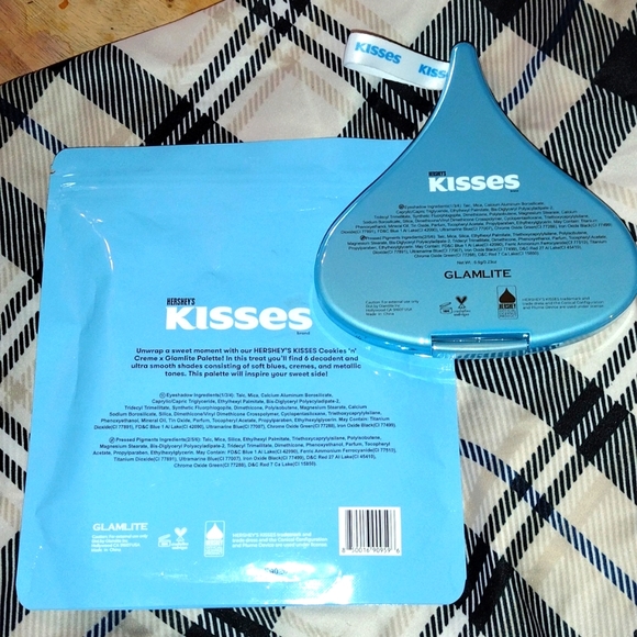 ✨️HOST PICK✨️Glamlite Eyeshadow Palette - Picture 3 of 4